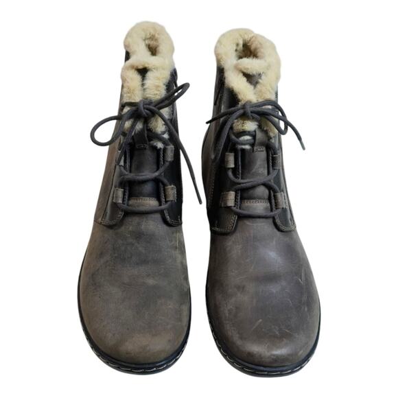 Clarks Women's Cora Chai SHERPA LEATHER DISTRESSED Ankle BootS SIZE 11 NEW - Picture 4 of 9